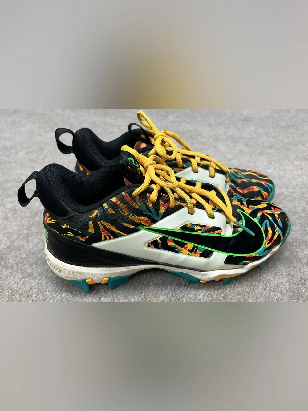Nike Alpha Huarache Football Cleats size 4.5Y